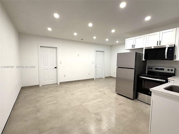 3rd image of 1235 Normandy Dr APT 2