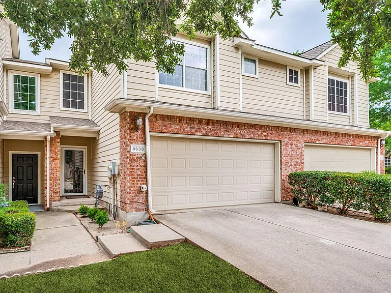 8533 Brunswick Dr — Photo 1