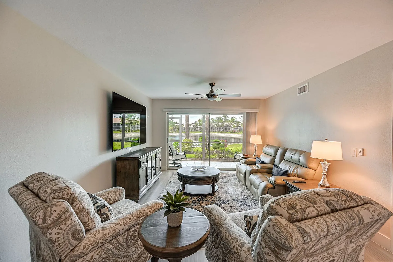 2 bed, 2.0 bath, 1270 sqft, $3,128 — Photo 2