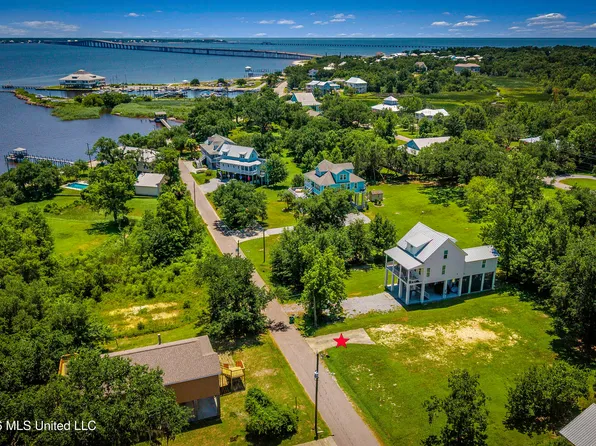 112 Leopold St, Bay Saint Louis, MS 39520