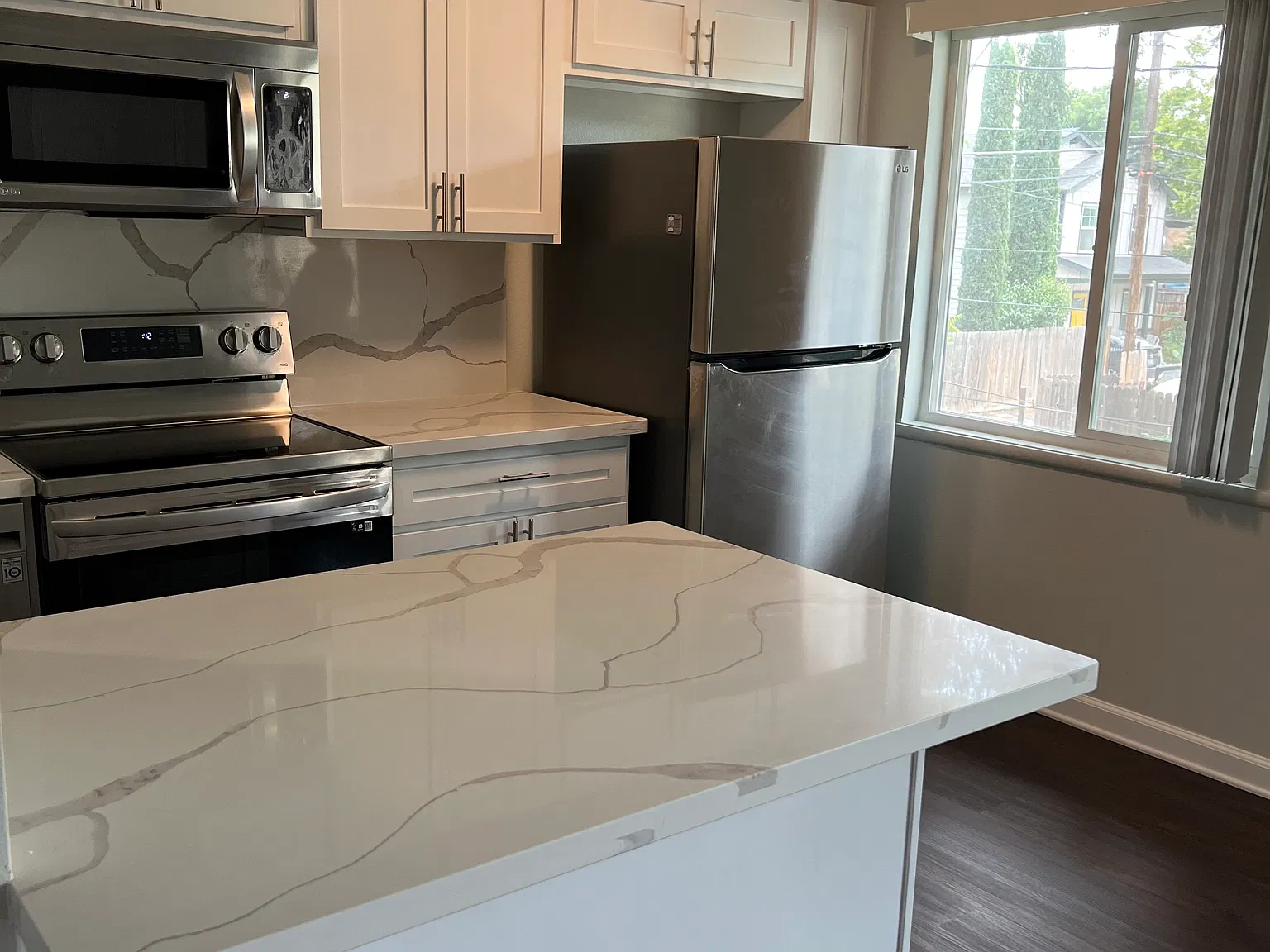 1 bed, 860 sqft, $1,549 — Photo 2