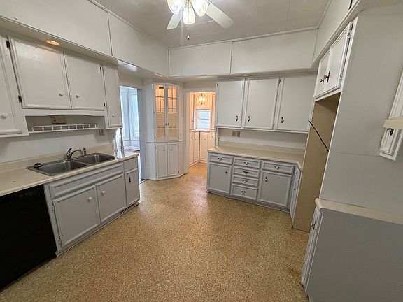 3rd image of 632 Sherman St