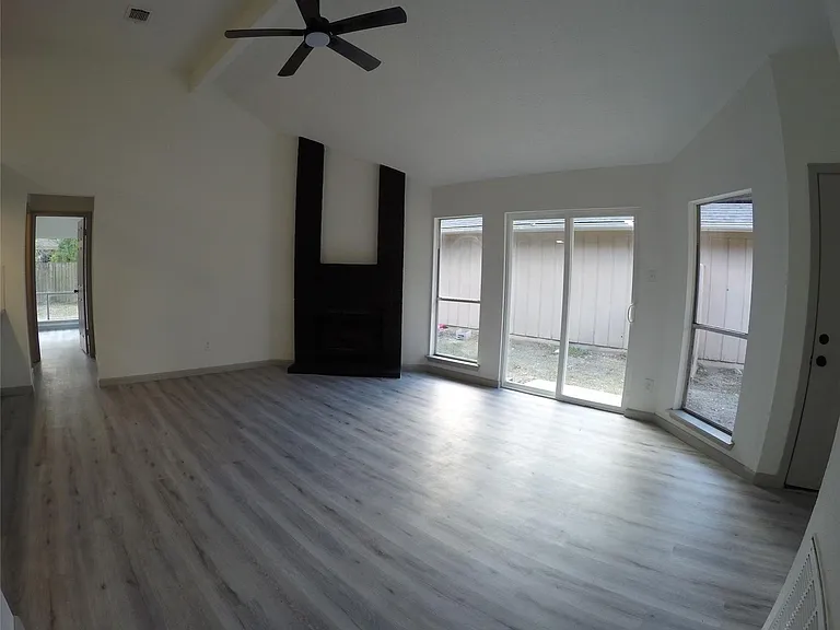 9211 Golden Meadow Dr — Photo 6