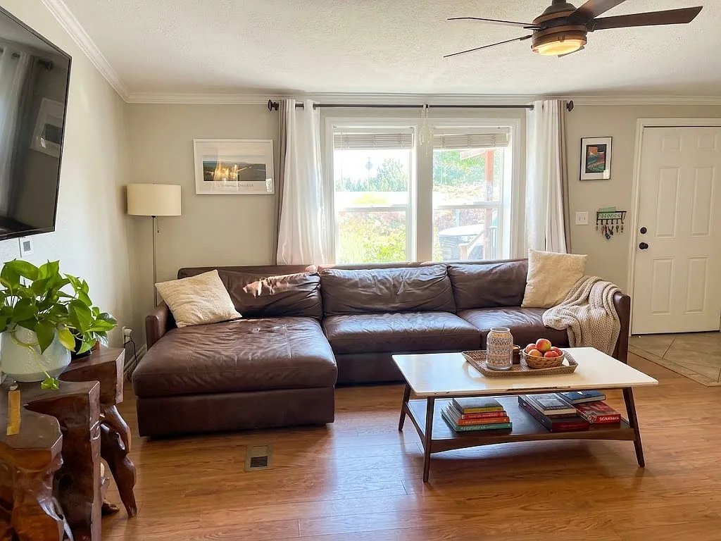 4 bed, 1600 sqft, $2,400 — Photo 3