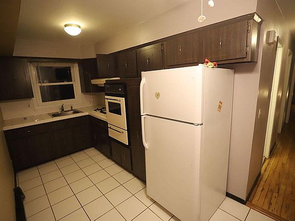 2nd image of 28 Tudor St #1