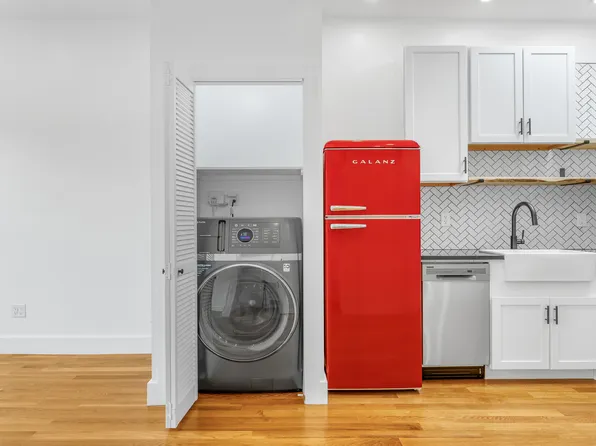 33-15 30th Avenue image 5 of 8