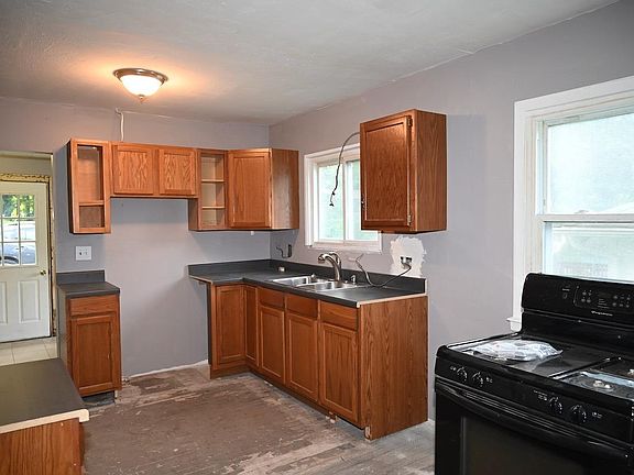 4th image of 7048 N Cottage Grove Ave