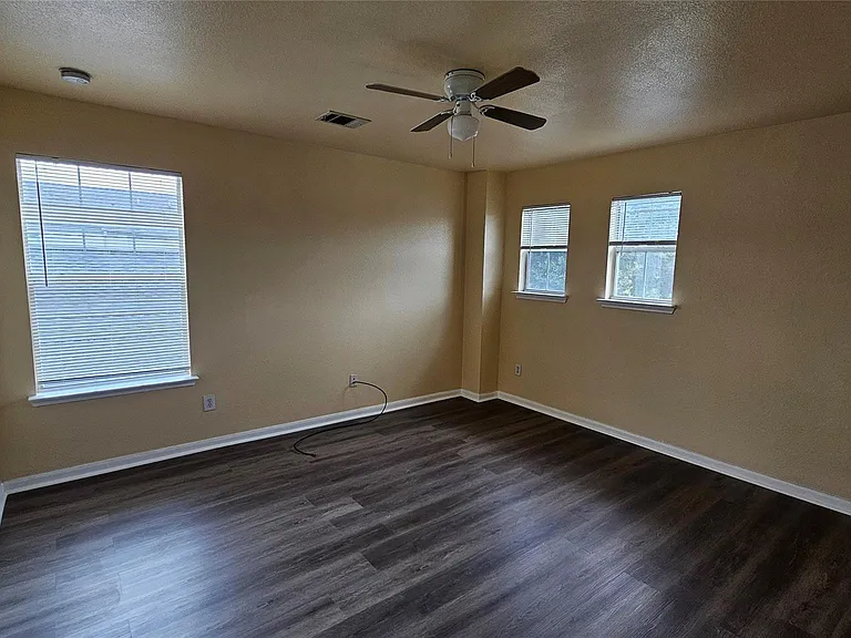 22135 Greengate Dr — Photo 28
