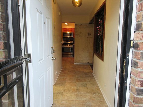 3rd image of 9S110 Lake Dr APT 109