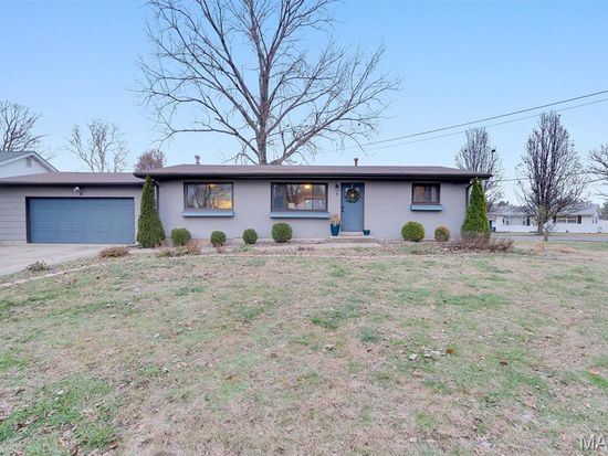 8 Circle Way St, Saint Peters, MO 63376