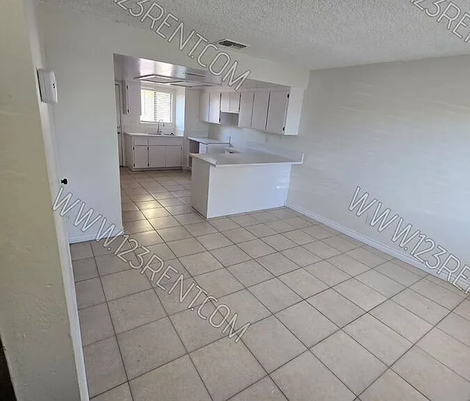 9817 N Loop Blvd #B — Photo 8