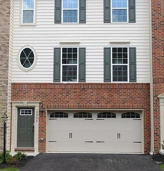 2302 Pointe View Dr — Photo 1