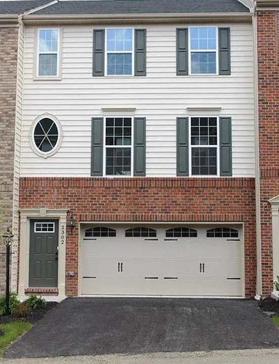 2302 Pointe View Dr
