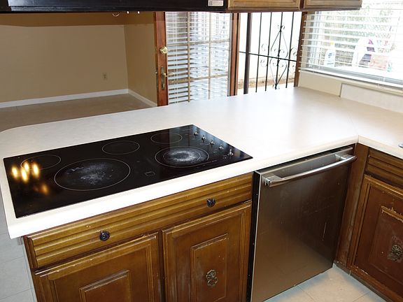 4th image of 1511 E Newport Dr