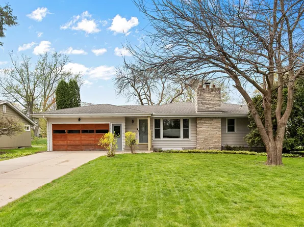 2017 Beacon St, Roseville, MN 55113