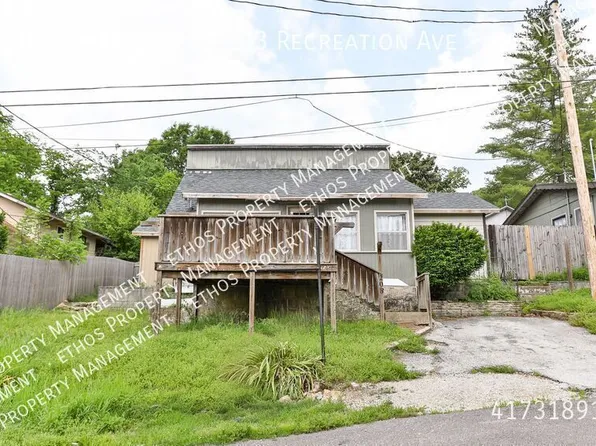 203 Recreation Ave, Rockaway Beach, MO 65740