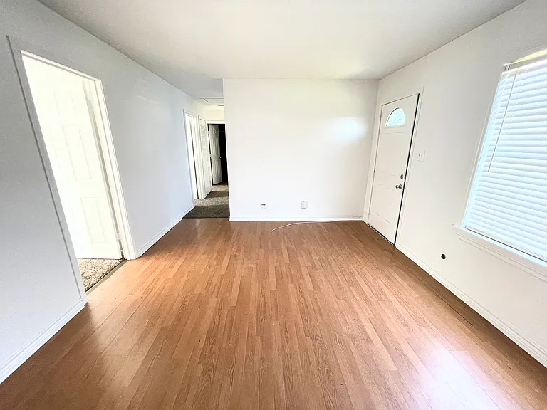 1408 SE 12th St — Photo 3