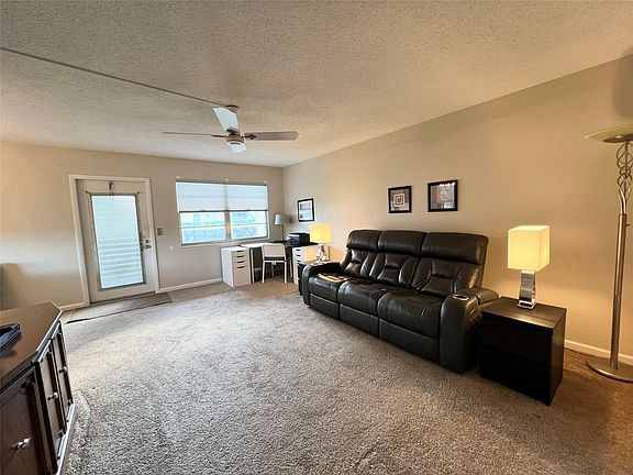 3rd image of 105 Oakridge I #105