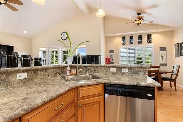 10692 Sunset Ridge Dr — Photo 14