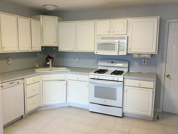 2nd image of 4336 Bedford Dr