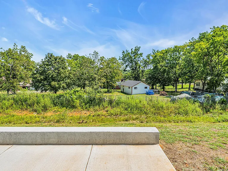117 Traveller Ln — Photo 32