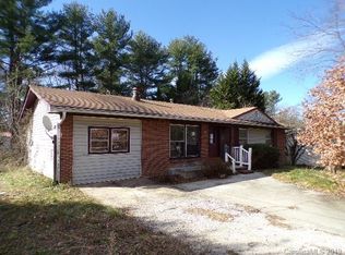 138 Willowbrook Rd, Hendersonville, NC 28792