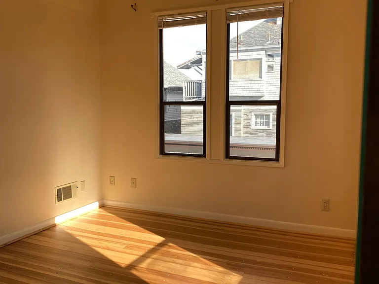 1456 Franklin Ave — Photo 17