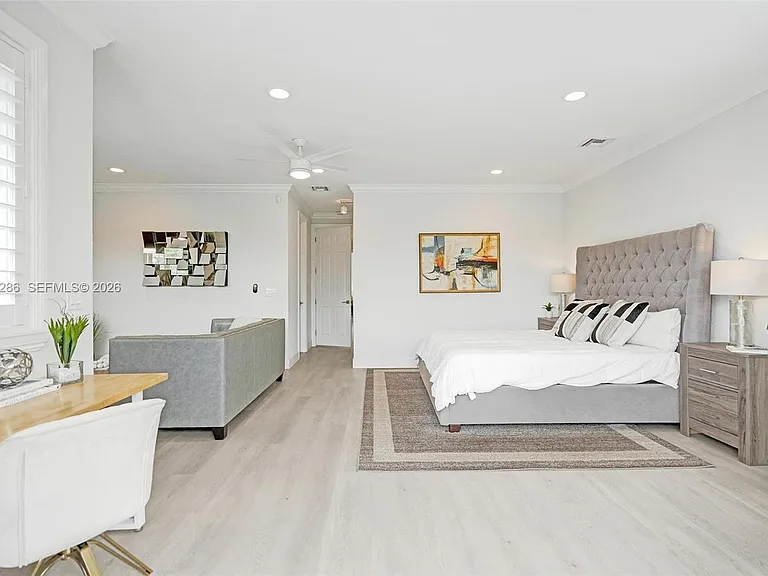 453 SW 5th Ave — Photo 49