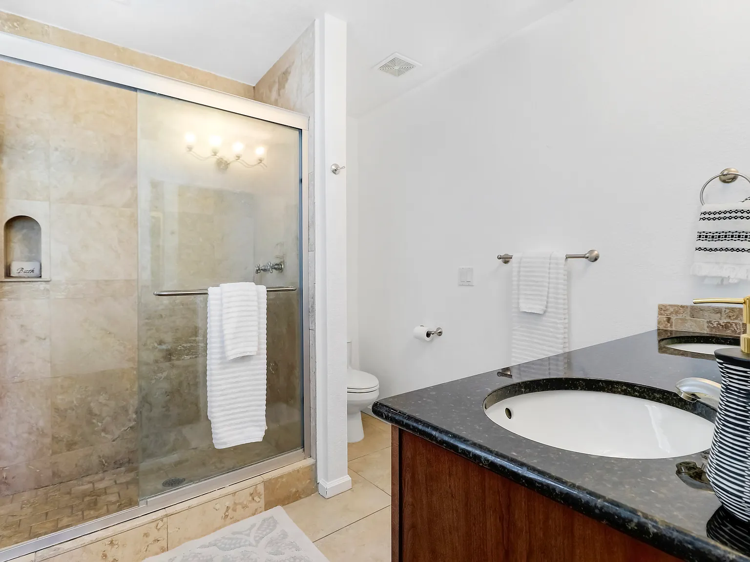 3 bed, 2.5 bath, 1600 sqft, $4,395 — Photo 4