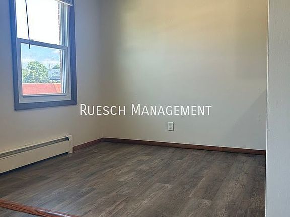 4th image of 805 Shawano Ave #8