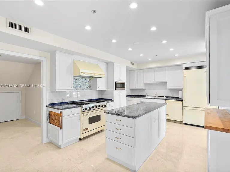730 3rd St #101 — Photo 4