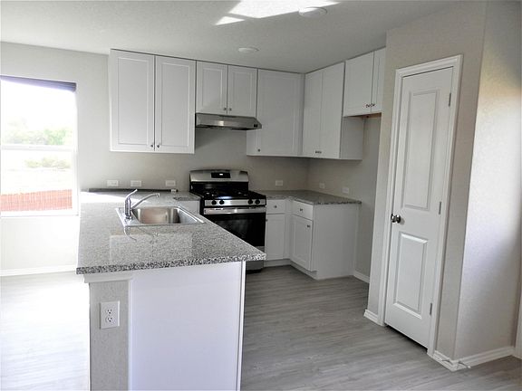 5th image of 570 Bluestem Bnd
