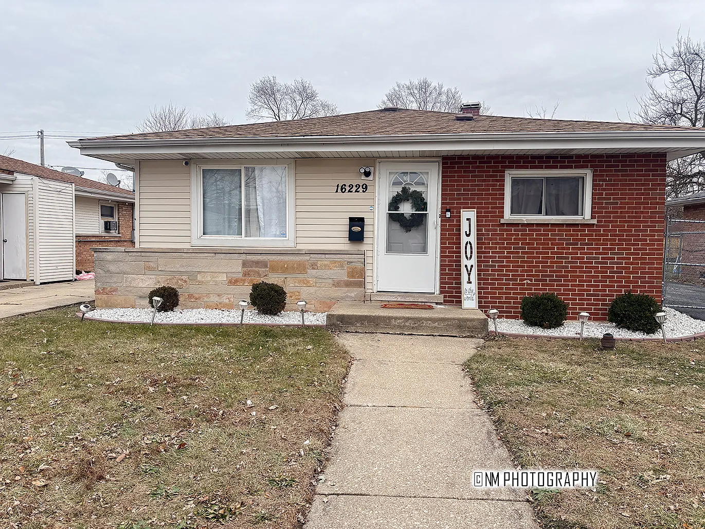 16229 Marshfield Ave photo 1