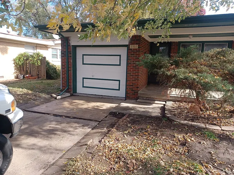 3322 S Mount Carmel Ave — Photo 4