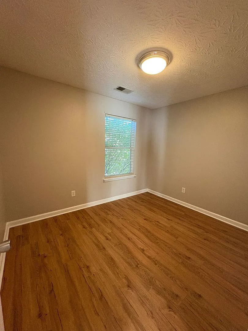 3 bed, 1089 sqft, $1,750 — Photo 4