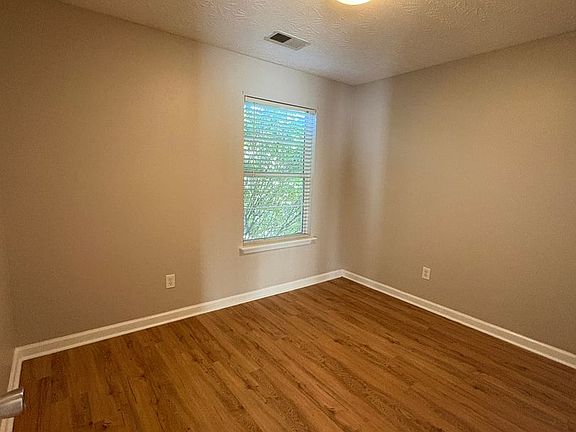 4th image of 120 River Run Ct