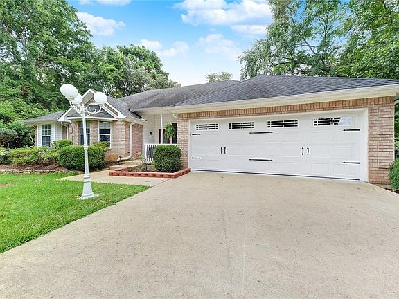 3rd image of 204 Hilltop Ln
