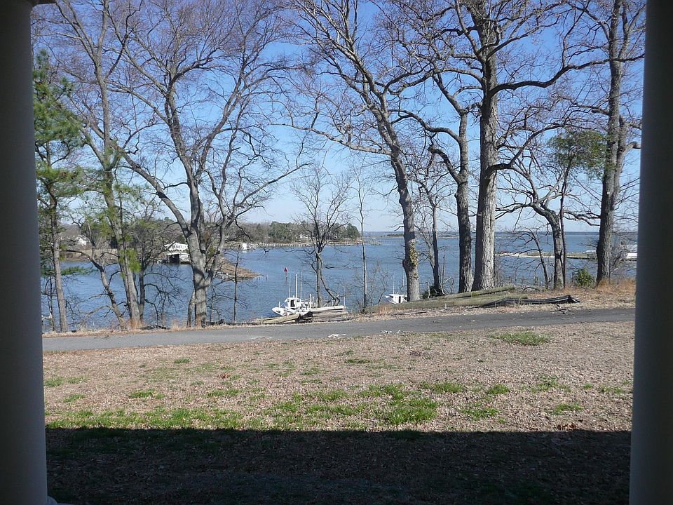 2nd image of 301 Parrotts Creek Ln