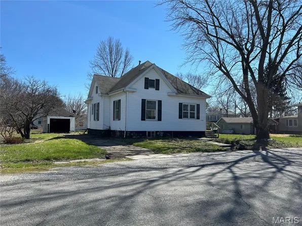 431 Sumner St, Carlinville, IL 62626
