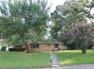 139 Brierwood Dr, Palestine, TX 75801