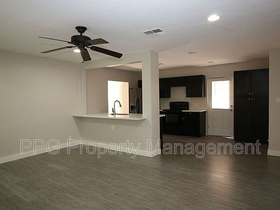 2nd image of 905 E Amelia Ave
