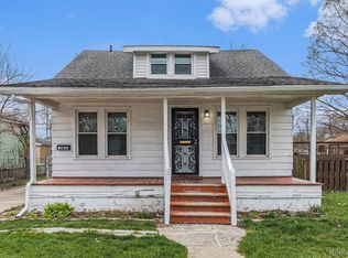5402 Croissant St, Dearborn Heights, MI 48125