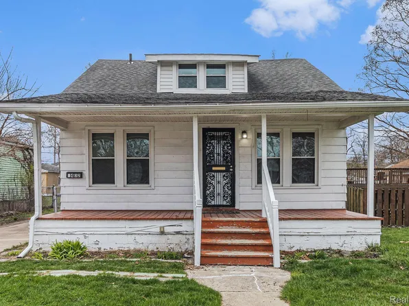 5402 Croissant St, Dearborn Heights, MI 48125