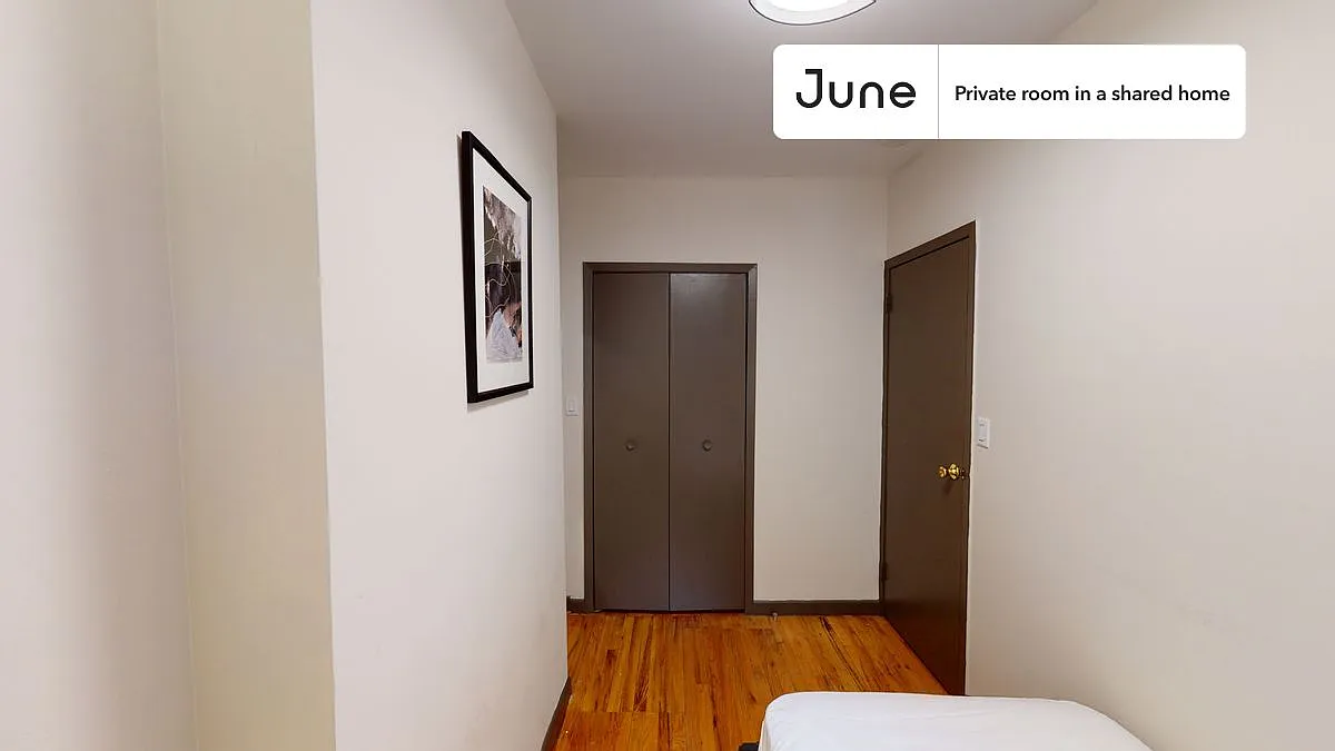 Twin bedroom in 3 bed/1 bath home in Upper East Side #543 B — Photo 2