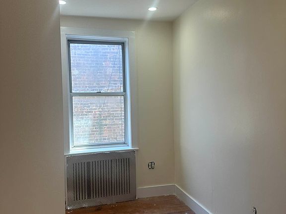 4th image of 42 Bennett Ave Unit 5A