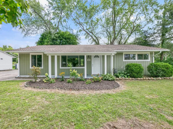 802 Carrol St, Buchanan, MI 49107