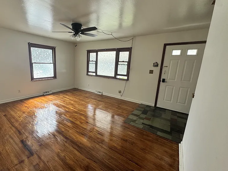 28 Forest St — Photo 4