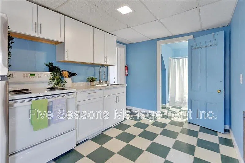 2 bed, 1.0 bath, 750 sqft, $1,900 — Photo 4
