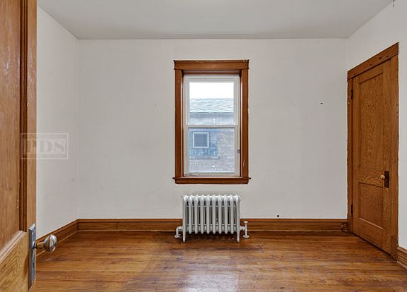 4th image of 2505 N McVicker Ave
