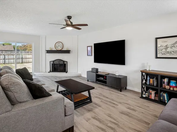 2219 Crockett Dr, Carrollton, TX 75006
